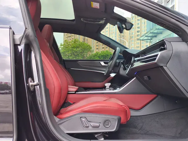 Audi A7L — Фото автомобиля 18