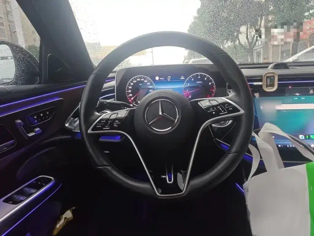 Mercedes-Benz E-Class — Фото автомобиля 2