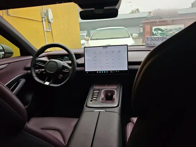 Xiaomi SU7 — Фото автомобиля 8
