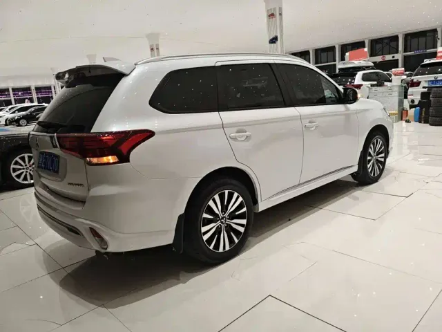 Mitsubishi Outlander — Фото автомобиля 5