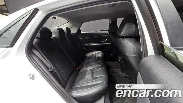 Hyundai Avante CN7 — Фото автомобиля 11