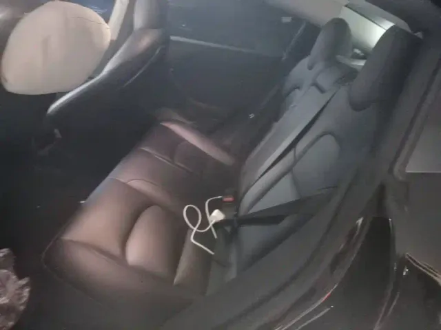 Tesla Model 3 — Фото автомобиля 16