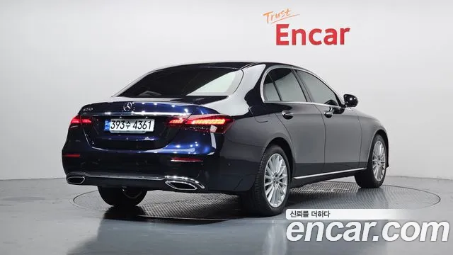 Mercedes-Benz E-Class — Фото автомобиля 2