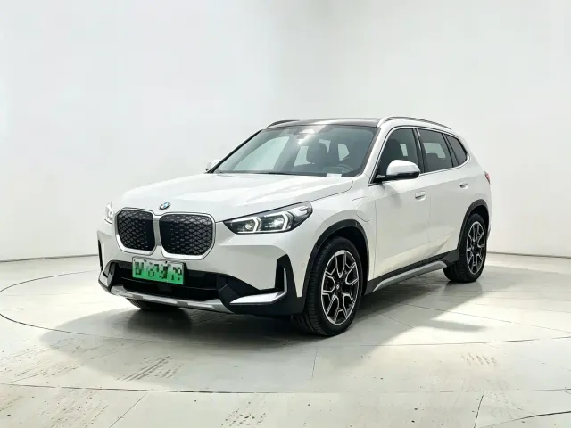 Фотография автомобиля — BMW iX1