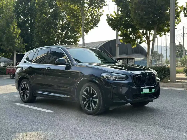 BMW iX3 — Фото автомобиля 3