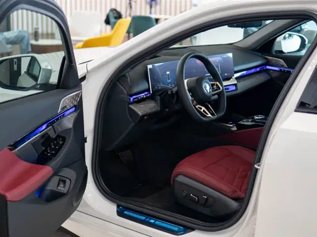 BMW 5 Series — Фото автомобиля 12