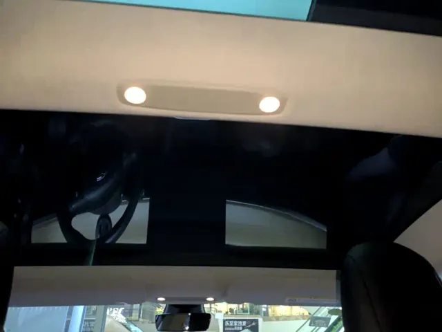 Tesla Model 3 — Фото автомобиля 17