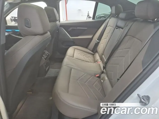 BMW 5-Series — Фото автомобиля 12