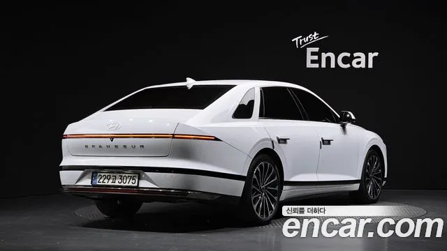 Hyundai Grandeur GN7 — Фото автомобиля 2