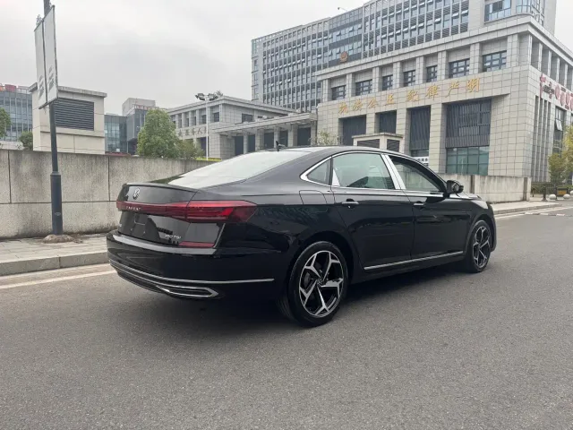 Volkswagen Passat — Фото автомобиля 7