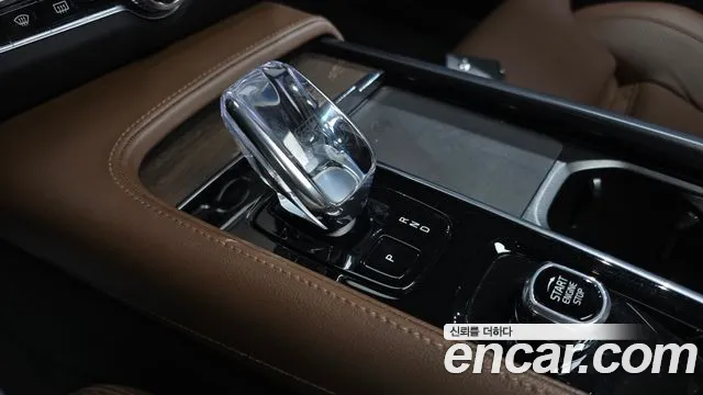 Volvo S90 — Фото автомобиля 12
