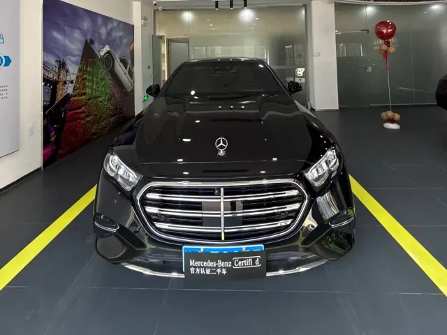 Mercedes-Benz E-Class — Фото автомобиля 2