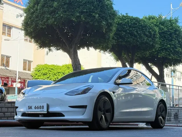 Фотография автомобиля — Tesla Model 3