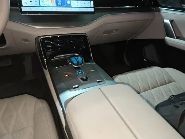 BYD Tang — Фото автомобиля 13