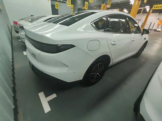 BYD Seal 05 DM-i — Фото автомобиля 5