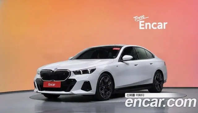 Фотография автомобиля — BMW i5 G60