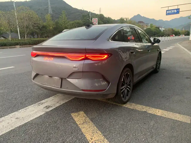 BYD Qin L — Фото автомобиля 9