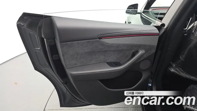 Tesla Model Y — Фото автомобиля 14