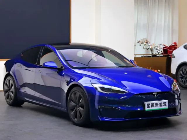 Tesla Model S — Фото автомобиля 3