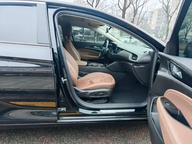 Buick Regal — Фото автомобиля 6