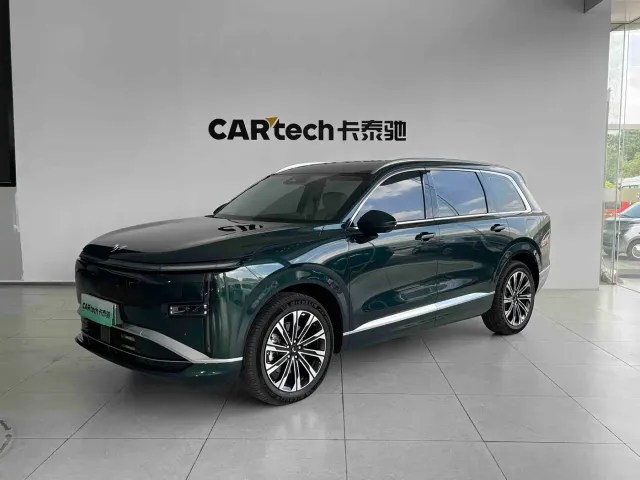 Фотография автомобиля — Wuling Starlight L