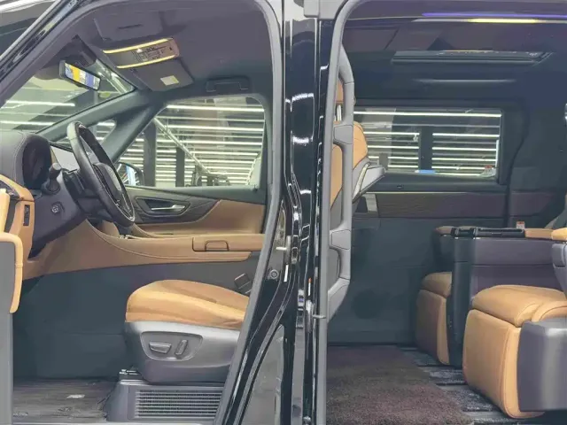 Toyota Alphard — Фото автомобиля 8