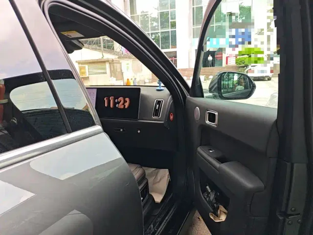 Li Auto L8 — Фото автомобиля 19