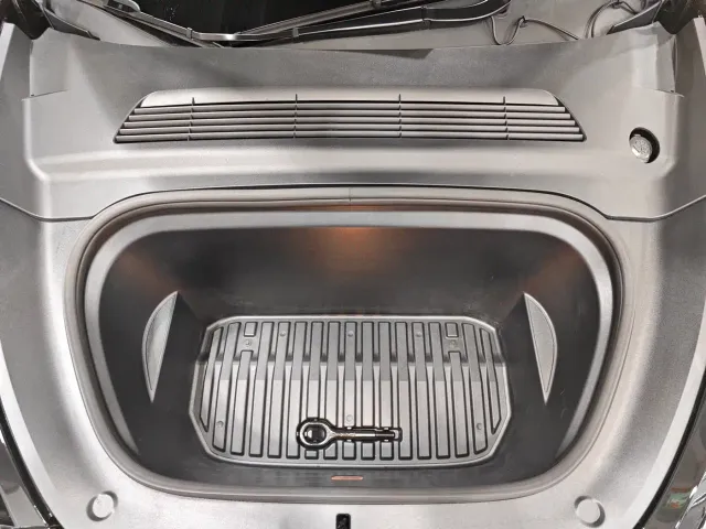 Tesla Model Y — Фото автомобиля 21