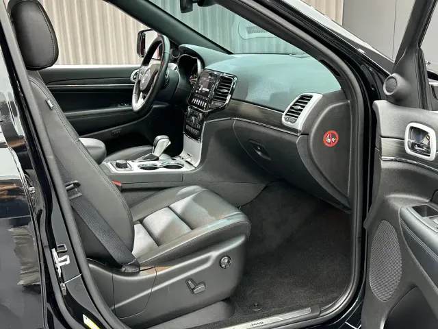 Jeep Grand Cherokee — Фото автомобиля 28