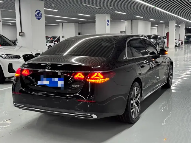 Mercedes-Benz E-Class — Фото автомобиля 3