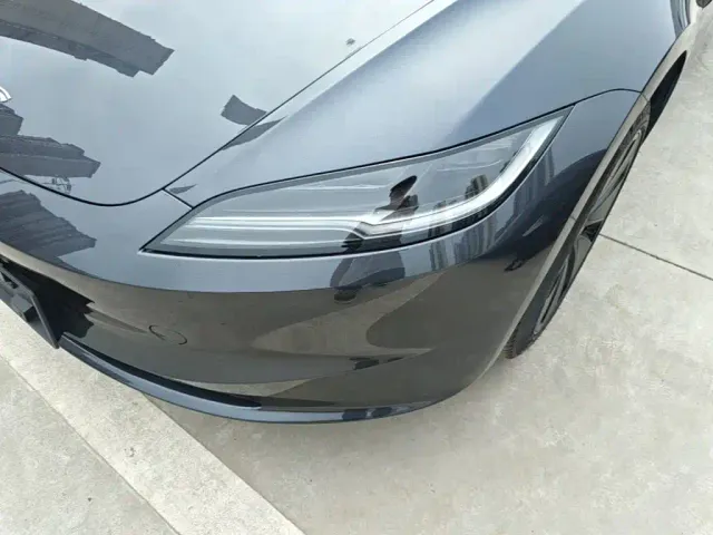 Tesla Model 3 — Фото автомобиля 23