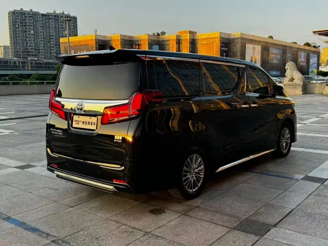 Toyota Alphard — Фото автомобиля 7