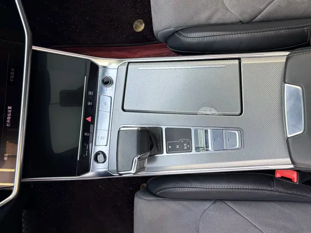 Audi A6L — Фото автомобиля 8
