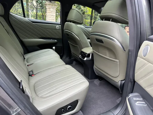 Changan Qiyuan E07 — Фото автомобиля 14