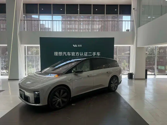 Фотография автомобиля — Li Auto i8
