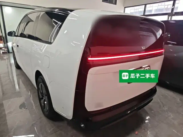 Li Auto MEGA — Фото автомобиля 4
