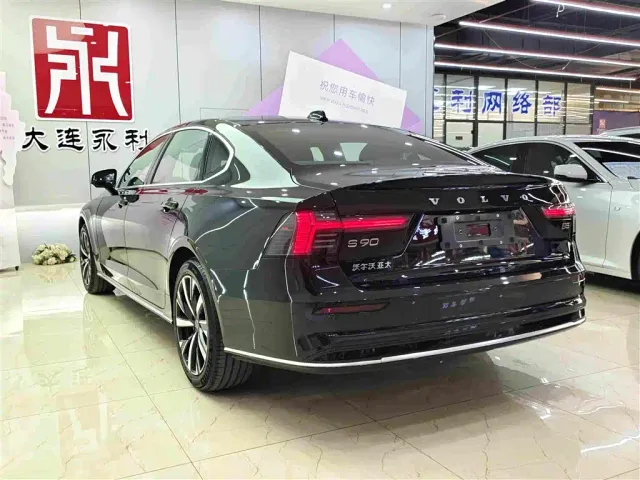 Volvo S90 — Фото автомобиля 4