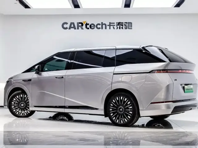 Xpeng X9 — Фото автомобиля 4