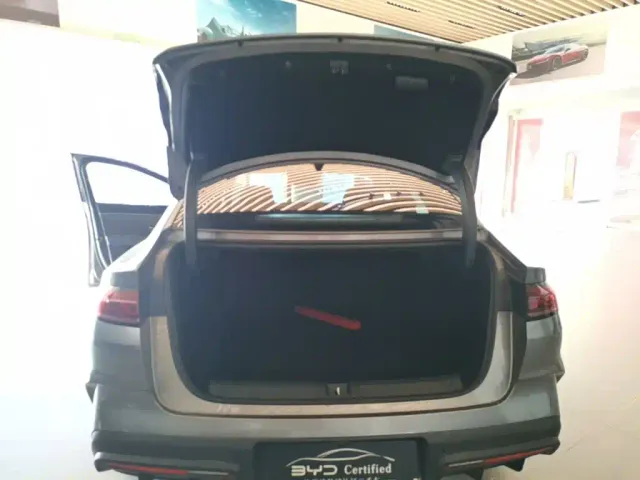 BYD Qin L — Фото автомобиля 18
