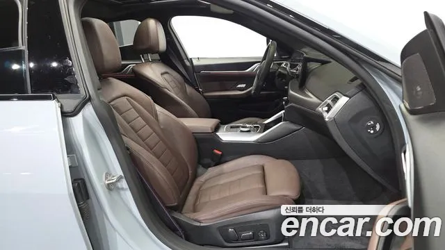 BMW i4 — Фото автомобиля 11