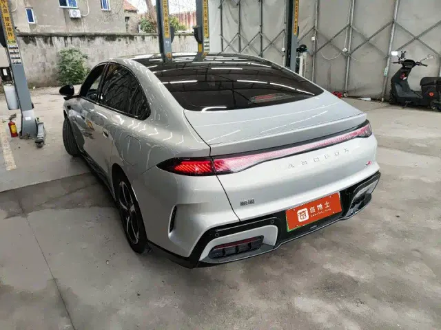 Arcfox S3 — Фото автомобиля 3