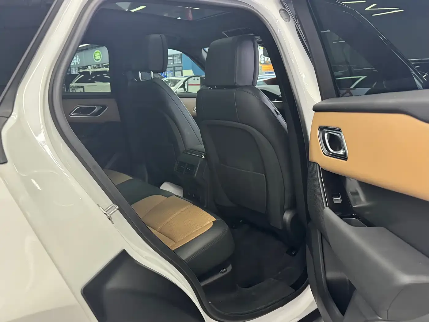 Land Rover Range Rover Velar 2024 Dynamic HSE — Фото автомобиля 5