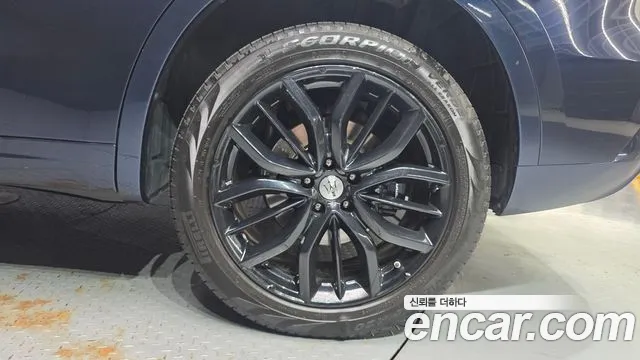 Maserati Levante — Фото автомобиля 18