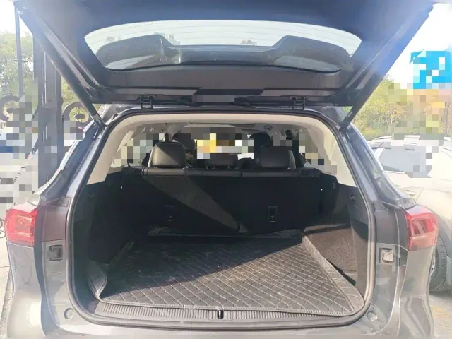 Roewe RX5 Max — Фото автомобиля 9
