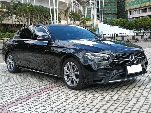 Mercedes-Benz E-Class — Фото автомобиля 3