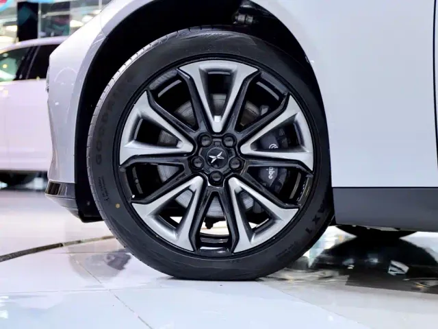 Xpeng P7 — Фото автомобиля 12
