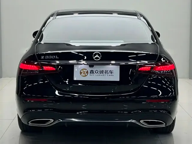 Mercedes-Benz E-Class — Фото автомобиля 4