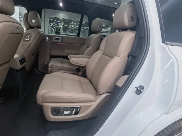 Li Auto L9 — Фото автомобиля 10