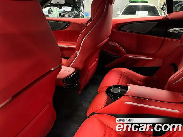 Ferrari Purosangue — Фото автомобиля 13