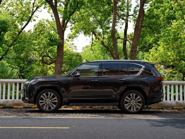 Lexus LX — Фото автомобиля 3